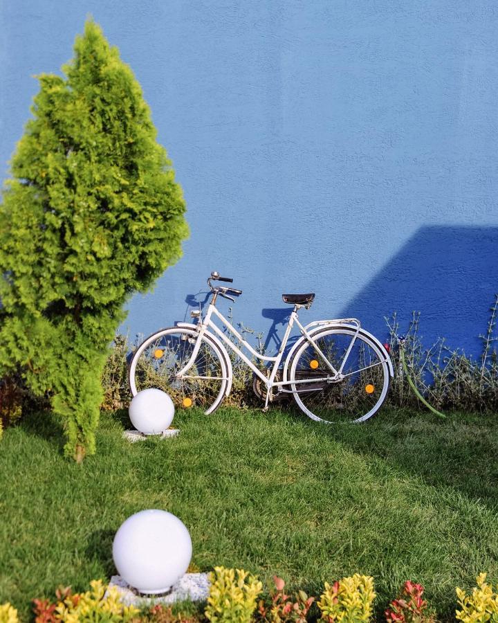 Minimalist *